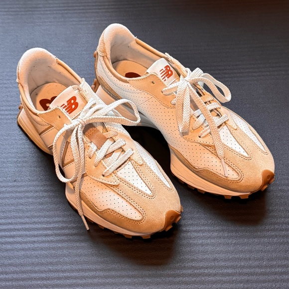 New Balance 327 - Picture 1 of 7